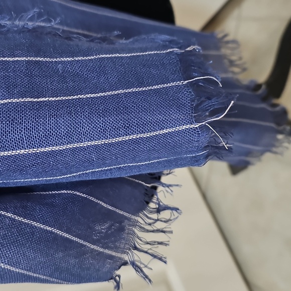 NWT BCBG Linen Blue & White Stripe Wrap Scarf with Fringe 24"x72" - Picture 6 of 10